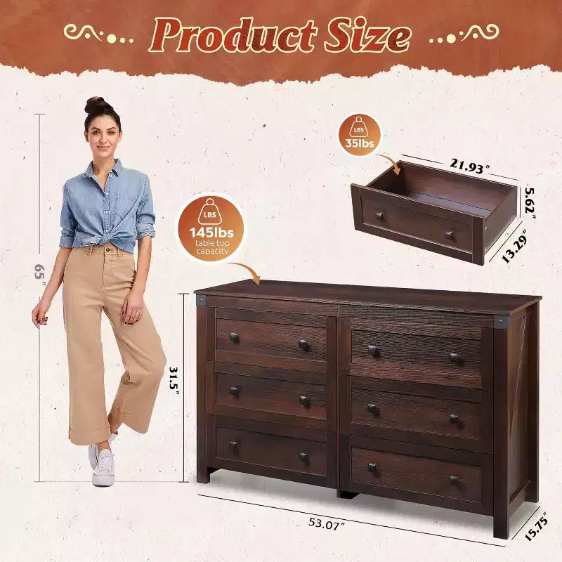 Une commode en bois à six tiroirs, de 134,8 cm de large, pouvant également servir de meuble TV, adaptée à un téléviseur de 60 pouces