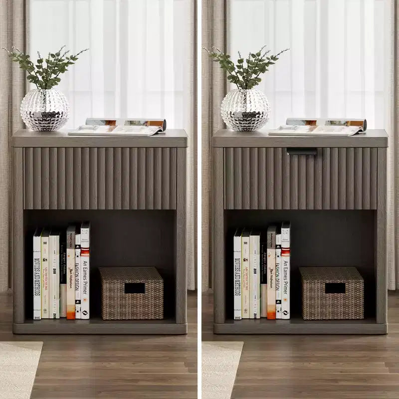 Une grande table de chevet pour la chambre, une table de chevet moderne avec tiroirs et une petite table d'appoint de canapé en bois de style médiéval