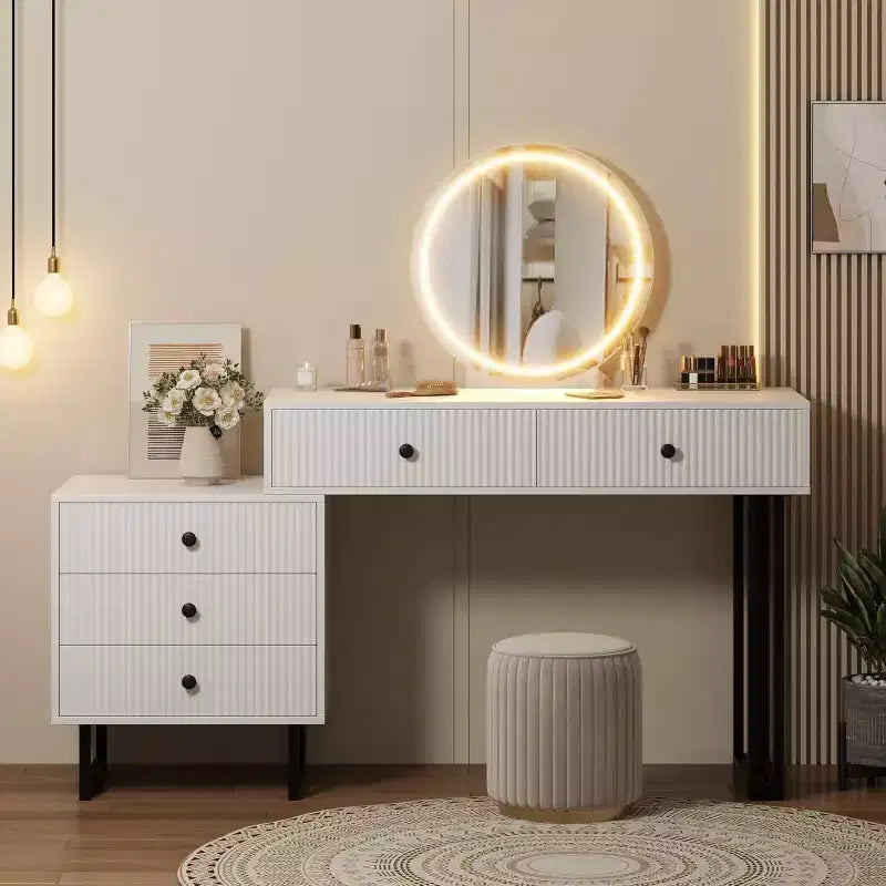 Une coiffeuse LED et un meuble de rangement coiffeuse avec éclairage tricolore