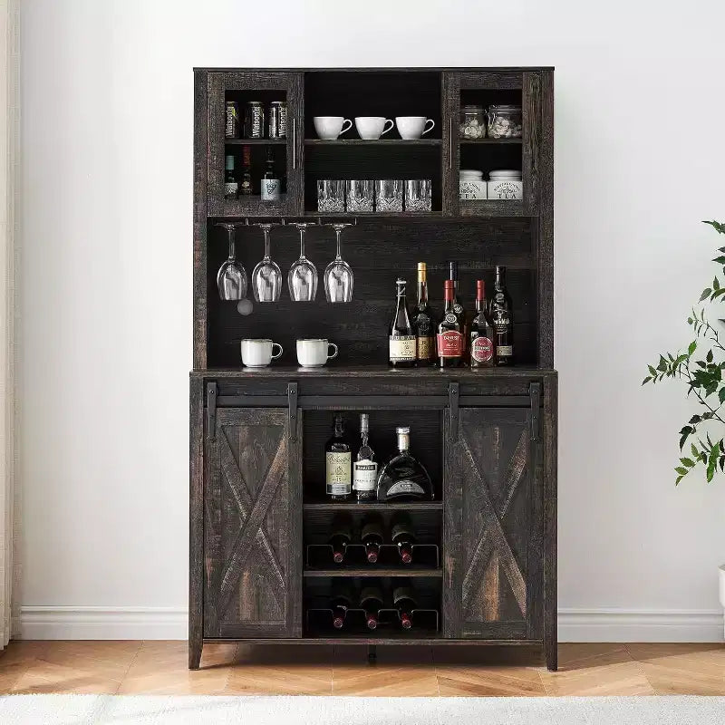 Cave à vin de 70 pouces avec armoires de rangement, porte coulissante façon grange, étagères réglables et porte-verres